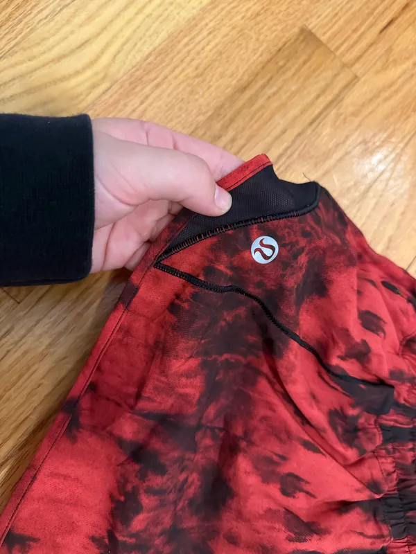 Lululemon Red Hotty Hot 2.5" - Image 3