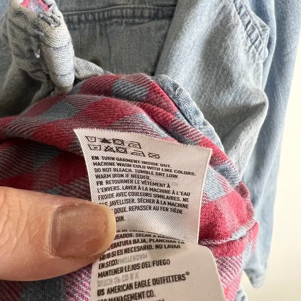 American Eagle Flannel Lined Denim Shirt Womens Small Oversized‎ Distressed Blue - Image 6