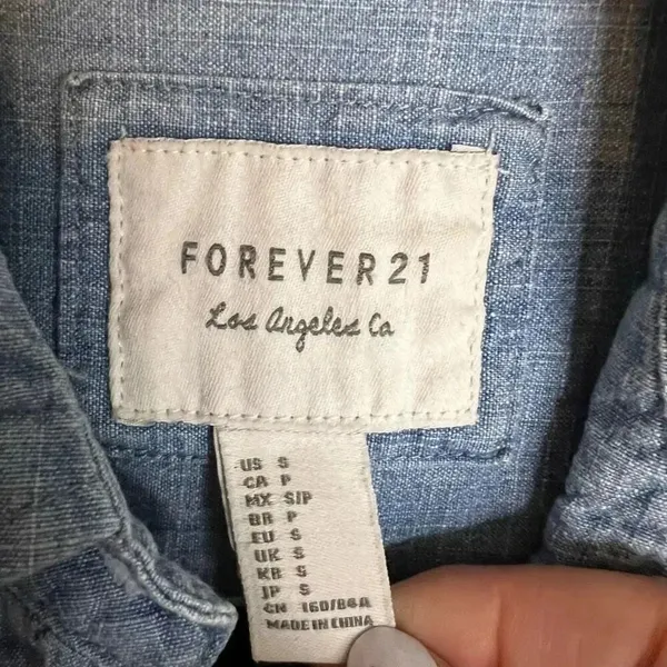 Forever 21 Women's Denim Shirt Long Sleeve Button Down Blue Chambray Size S - Image 4