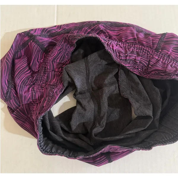 Fantastic Lululemon Hotty Hot Reversible Shorts Size 4 - Image 9