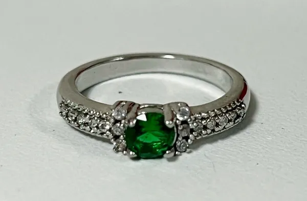 Silver Emerald Birthstone Crystal Diamond Diamonds Band Ring Jewelry Size 8 💚 - Image 2
