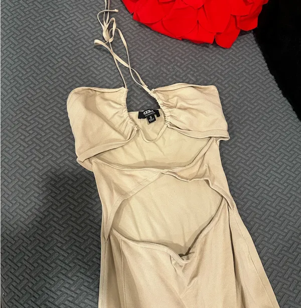 Hera Collection beige dress with tie up detail - Image 2