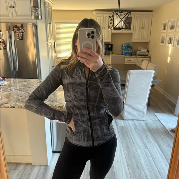 Lululemon Ebb to Street Jacket Gray Full Zip Size 8 - Image 2