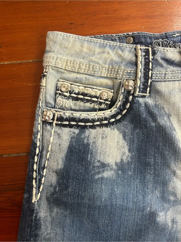 Miss Me Y2K Embellished Denim Bermuda Shorts Sz 25 Western Distressed 👽🧡 - Image 4
