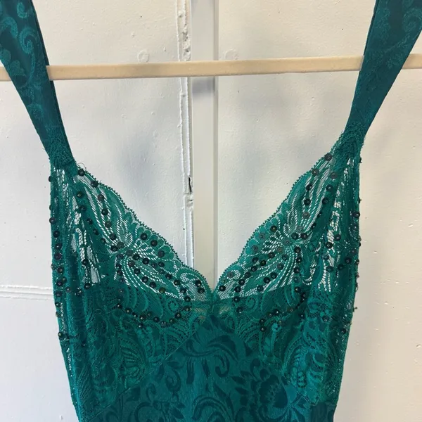 Vintage Victoria’s Secret Emerald Green Lace Sequin Midi Slip‎ Large - Image 6