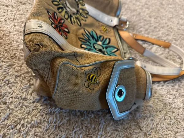 Coach Bumble Bee Handbag Straw Floral Tan White 2005 - Image 2