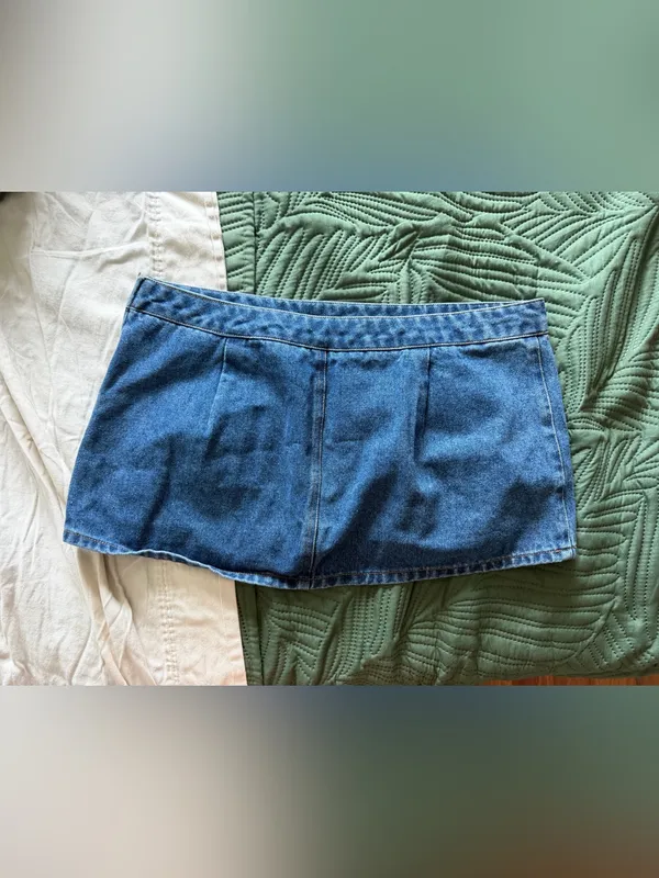 Edikted Anita Denim Mini Skort - Image 3
