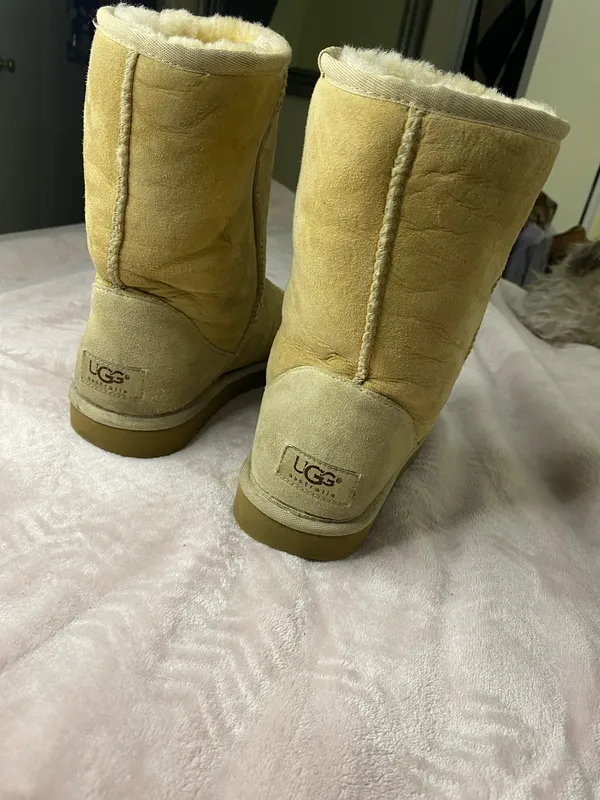 Ugg Australia Women's Classic Short Light Tan Winter Boots Pull On Size 7 - Image 3