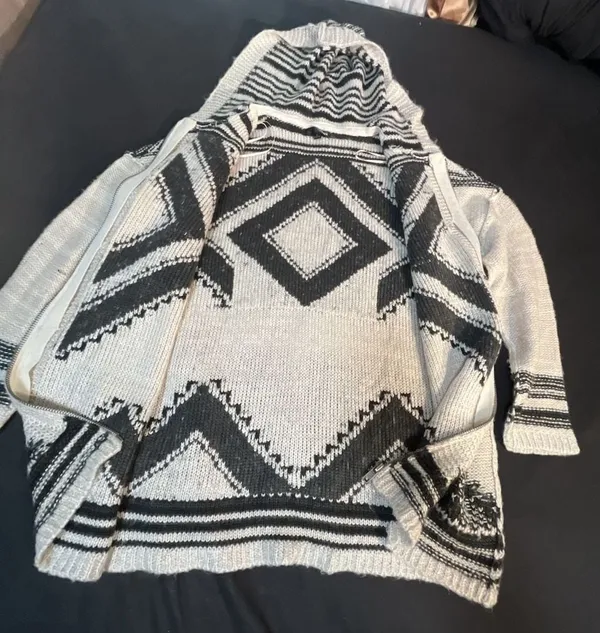 AQUA Women's Hooded Knit Zip-Up Sweater with Aztec Pattern and Fringe Detail - Image 4
