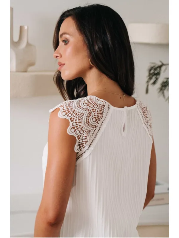 Cupshe White Sleeveless Lace V-Neck Top Large - Image 3