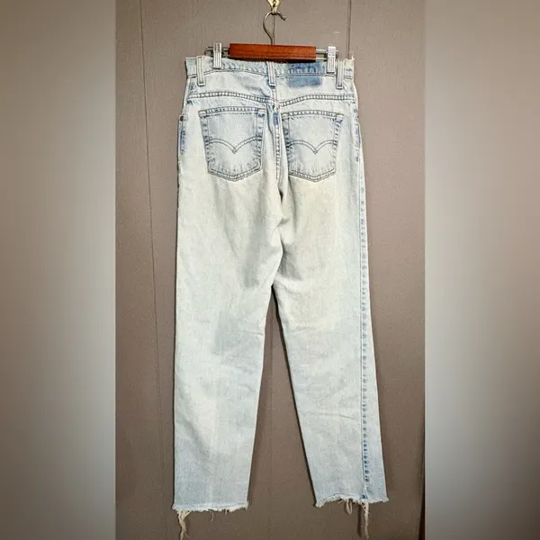LEVI’S 550 Vintage 90s Light Wash Jeans - Image 2
