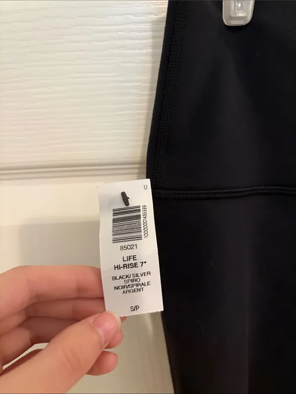 Aritzia TNA LIFE Cheeky Hi-Rise 7” Short Size Small - Image 5