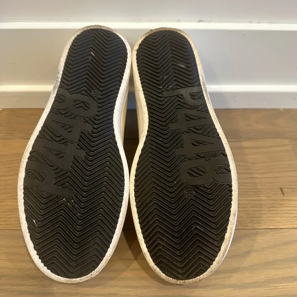 P448 Gray and White Lace-Up Sneakers - Image 3