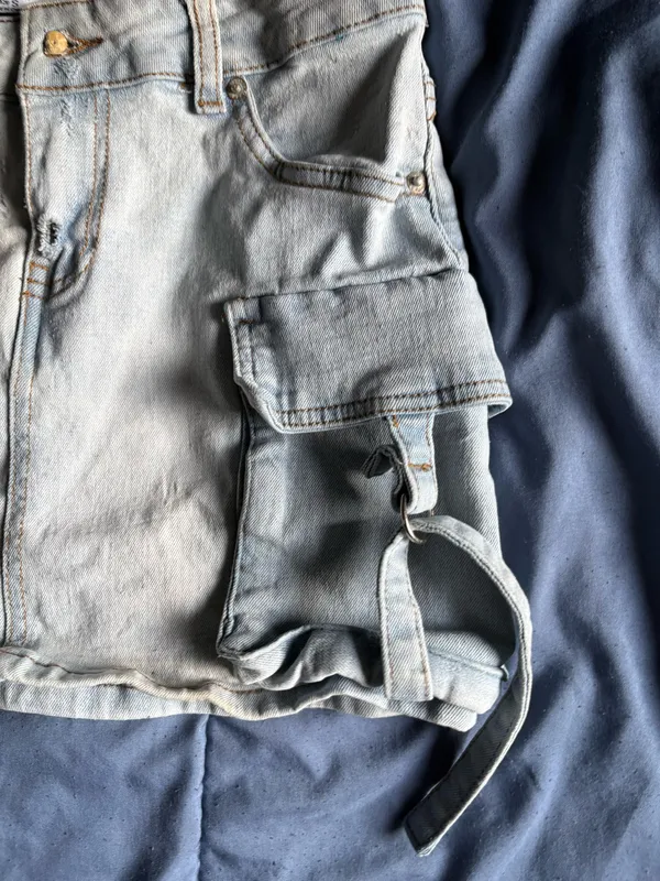 BBJ Los Angeles Denim Cargo Short Skirt Light Blue Pocket Strap Button Women's S - Image 4