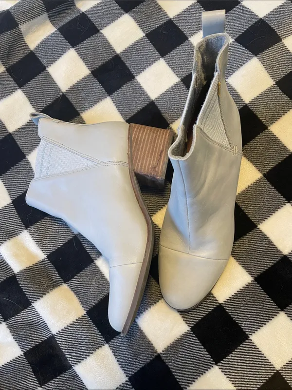 Toms Light Gray Women's Chelsea Ankle Boots - Image 2