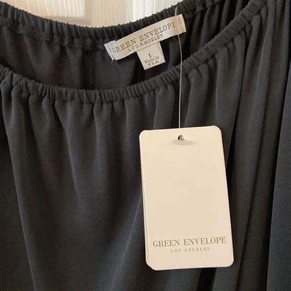 Green Envelope Women’s Top size L length 27” bust 38” color black - Image 3