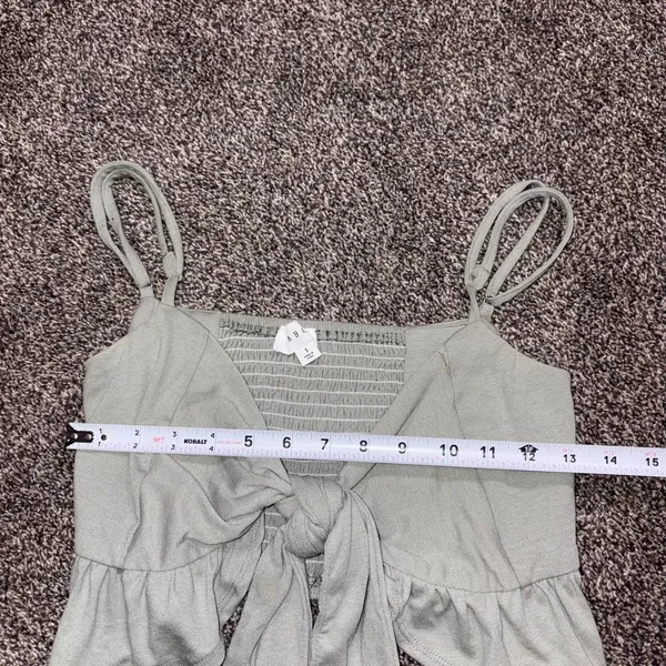 Boutique Mable light gray tie front crop top Small - Image 5