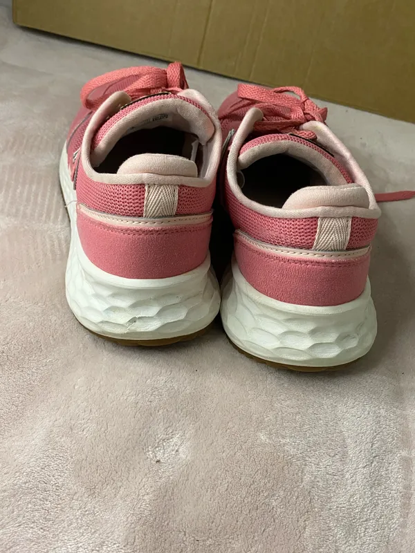New Balance Fresh Foam Sneakersk Womens size 8 - Image 3