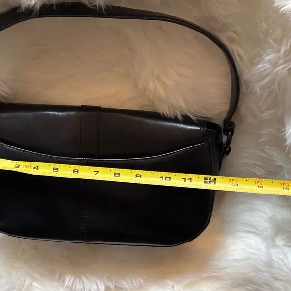Kenneth Cole New York Sleek Black Leather Shoulder Bag - Image 7