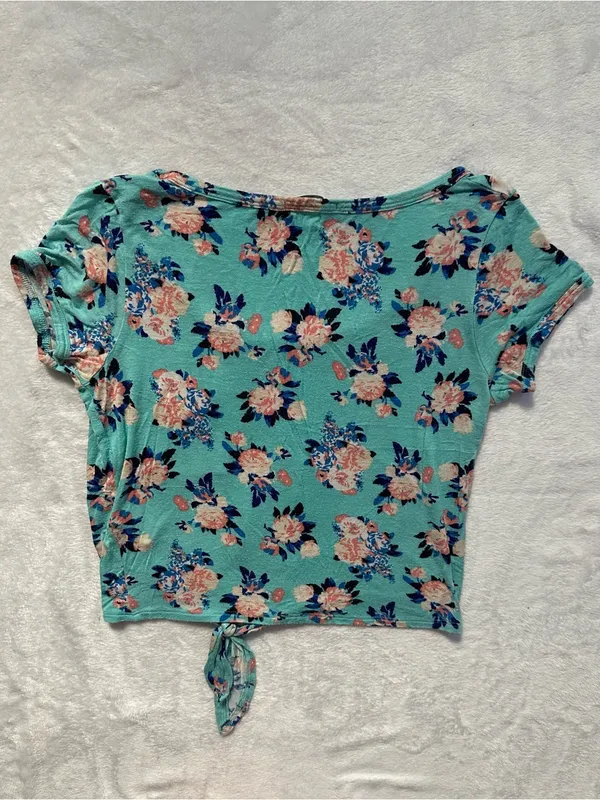 Charlotte Russe Floral Tie Front Crop Top in Blue Size Small Short Sleeve - Image 8