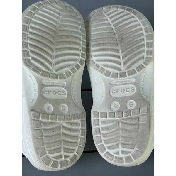 ⁠Crocs Classic Clogs White Women 6 Men 4 Sanrio Hello Kitty Charms⁠ Unisex - Image 12