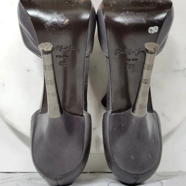 Elizabeth & James Stiletto Heels Womens 8 Gray Leather T-Strap Metal Spike Heel - Image 12