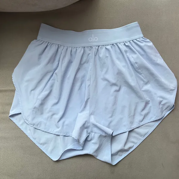 Alo Yoga Match Point Short Seashell Blue M - Image 2