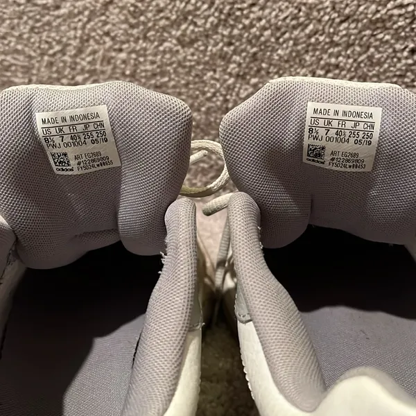 Adidas sneakers women’s 8.5 - Image 6