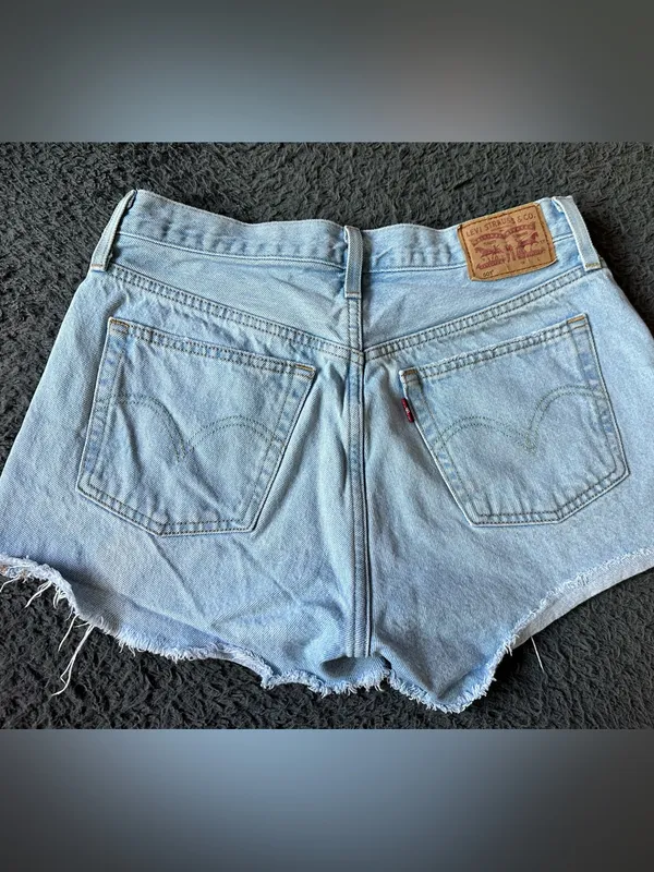 Levi’s 501 denim light wash shorts with distressing, size 29 - Image 3