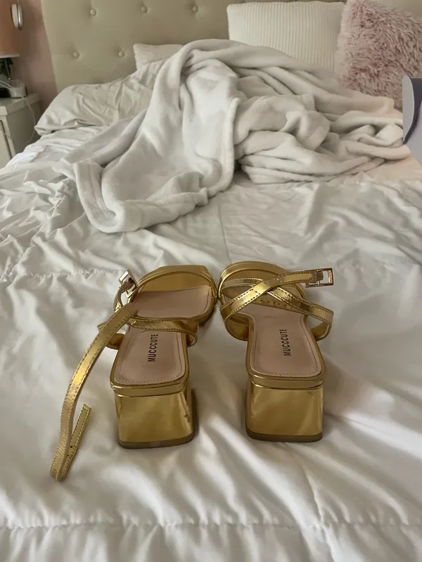 gold shoes Size 9 - Image 6