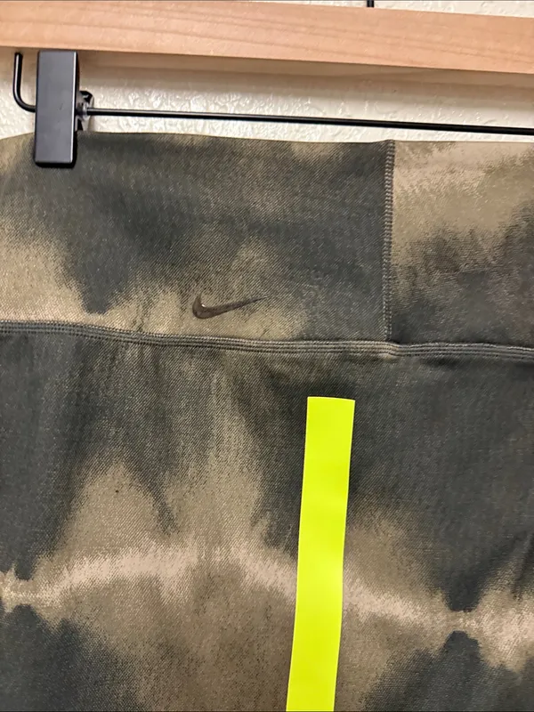 NIKE One Luxe 7” Olive Tie-Dye Bike Shorts Neon Yellow Side Stripes Size Large - Image 12