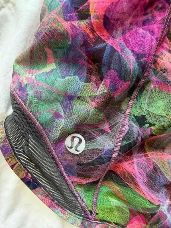 Lululemon Shorts Hotty Hot 2.5 - Image 3