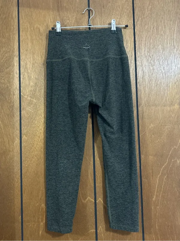 Beyond Yoga Caught in the Midi Space Dye Cropped Leggings Green Small - Image 2