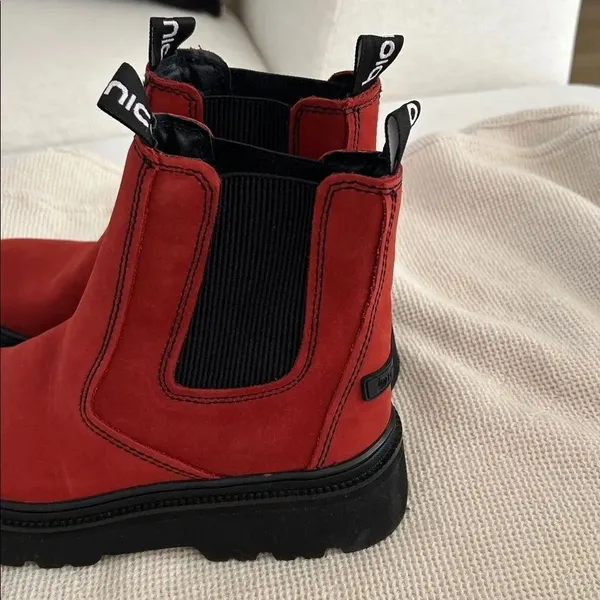 Bionica Dina Rogue Red Women’s Boot, size 8, NWOT Floor display - Image 8