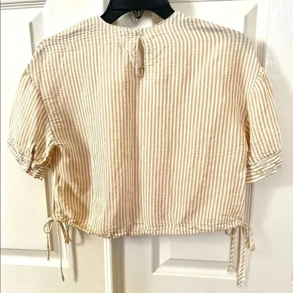 Zara yellow and white striped short sleeve crop top - Image 4