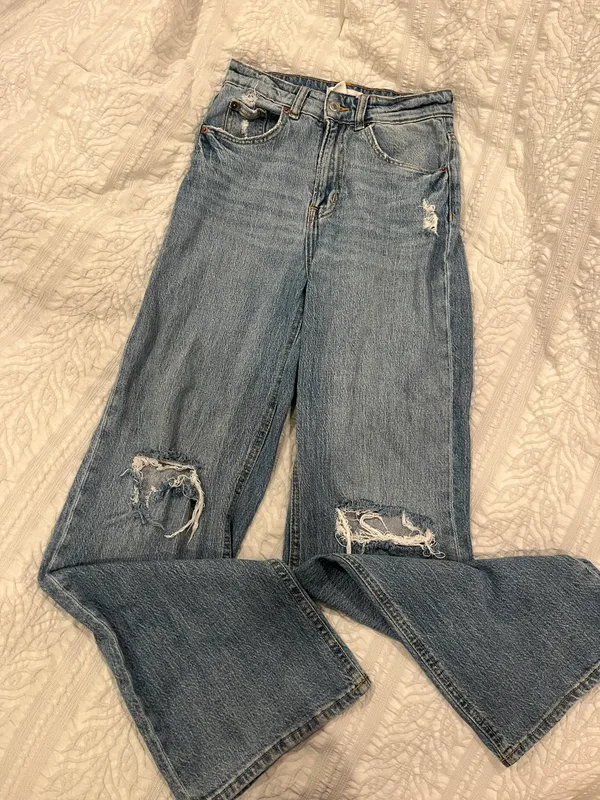 H&M Boyfriend Jeans - Image 2