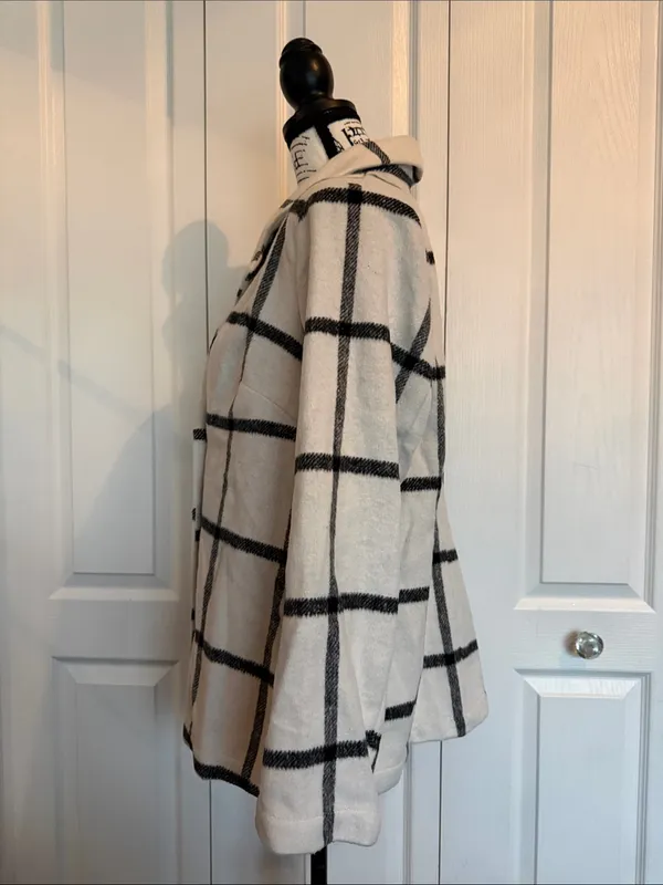 BloomChic Cream and Black Windowpane Double - Image 4