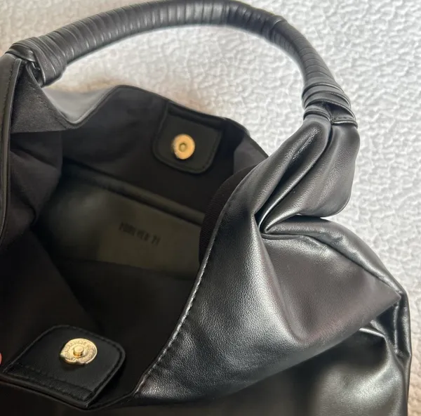 Forever 21 Black faux leather hobo bag with structured design and minimalist style - Image 3