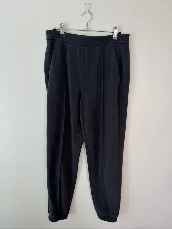 Lululemon Softstreme Classic-Fit High-Rise Jogger Pants Black/Grey Medium - Image 2