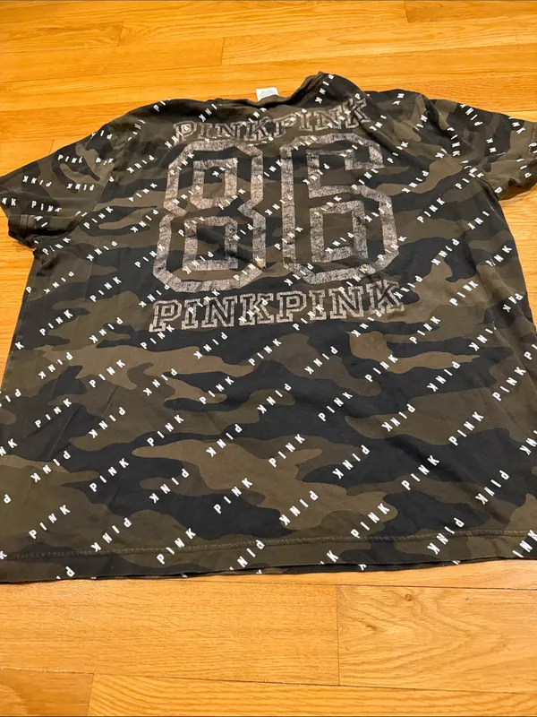 Pink Victoria’s Secret camo short sleeve shirt size xlarge . - Image 7