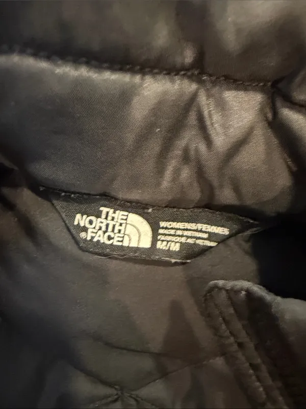 The North Face Women's Black Quilted Puffer Jacket Size Medium - C27-140 - Image 3