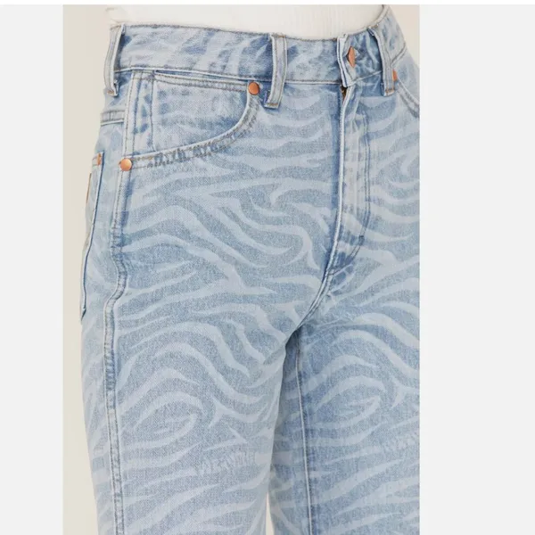 Nwt Wrangler Women'S Meow Laser Tiger Print Wanderer Flare Jeans 32x32 - Image 4
