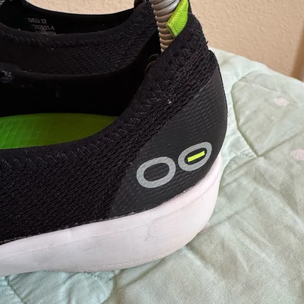 OOFOS Oomg Black Shoes Womens size 6 - Image 8