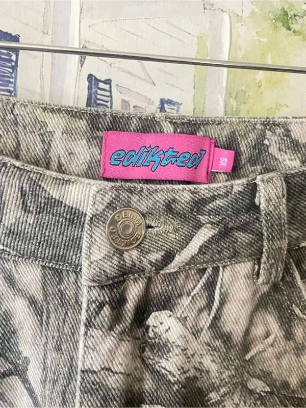 Edikted Low Rise Wide Leg Camo with Pink Bows Pocket Size XS - Image 4