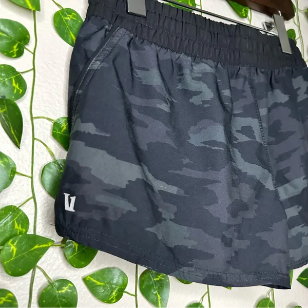 Vuori women’s small black and gray camo shorts running outdoor athletic casual - Image 4