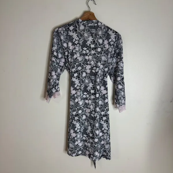 Laura Ashley Women's Pajamas Floral Lace Trim Robe and Chemise Set Size M - Image 7