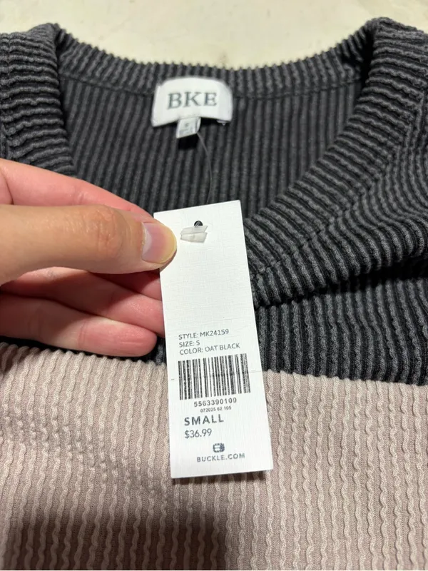 BKE NWT Short Sleeve Colorblock Ribbed Top - Oat black small MSRP$37 - Image 4