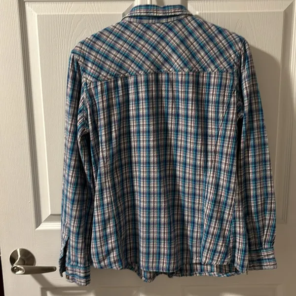 Carhartt Woman’s size med flannel shirt - Image 2