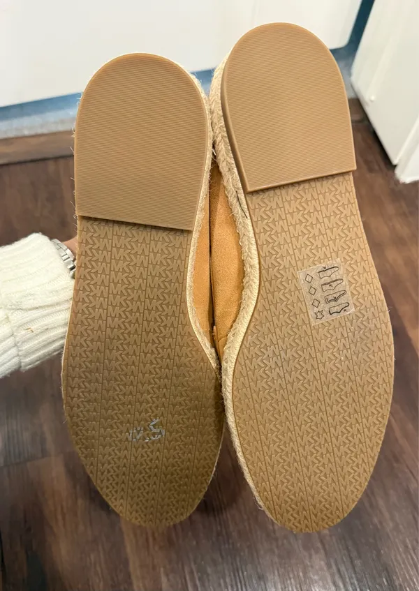Michel kors loafers sz 8.5 - Image 4