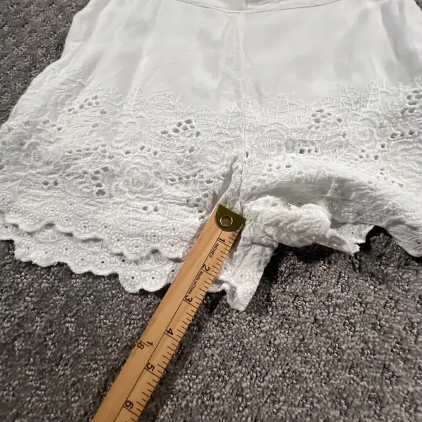 Sim & Sam Eyelet Lace Shorts Womens S White Floral Scalloped Hem Elastic Waist - Image 6